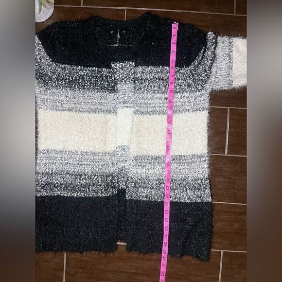 Allie&Rob black and Ivory eyelash open cardigan sz large - Picture 6 of 7